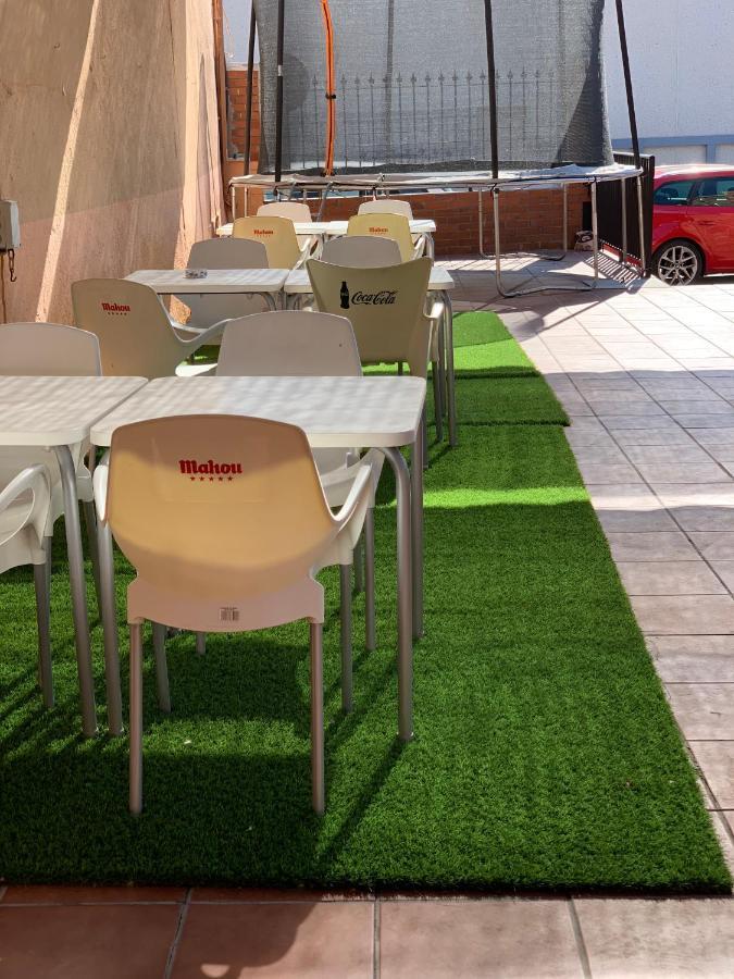 Hostal Sesena Exterior photo