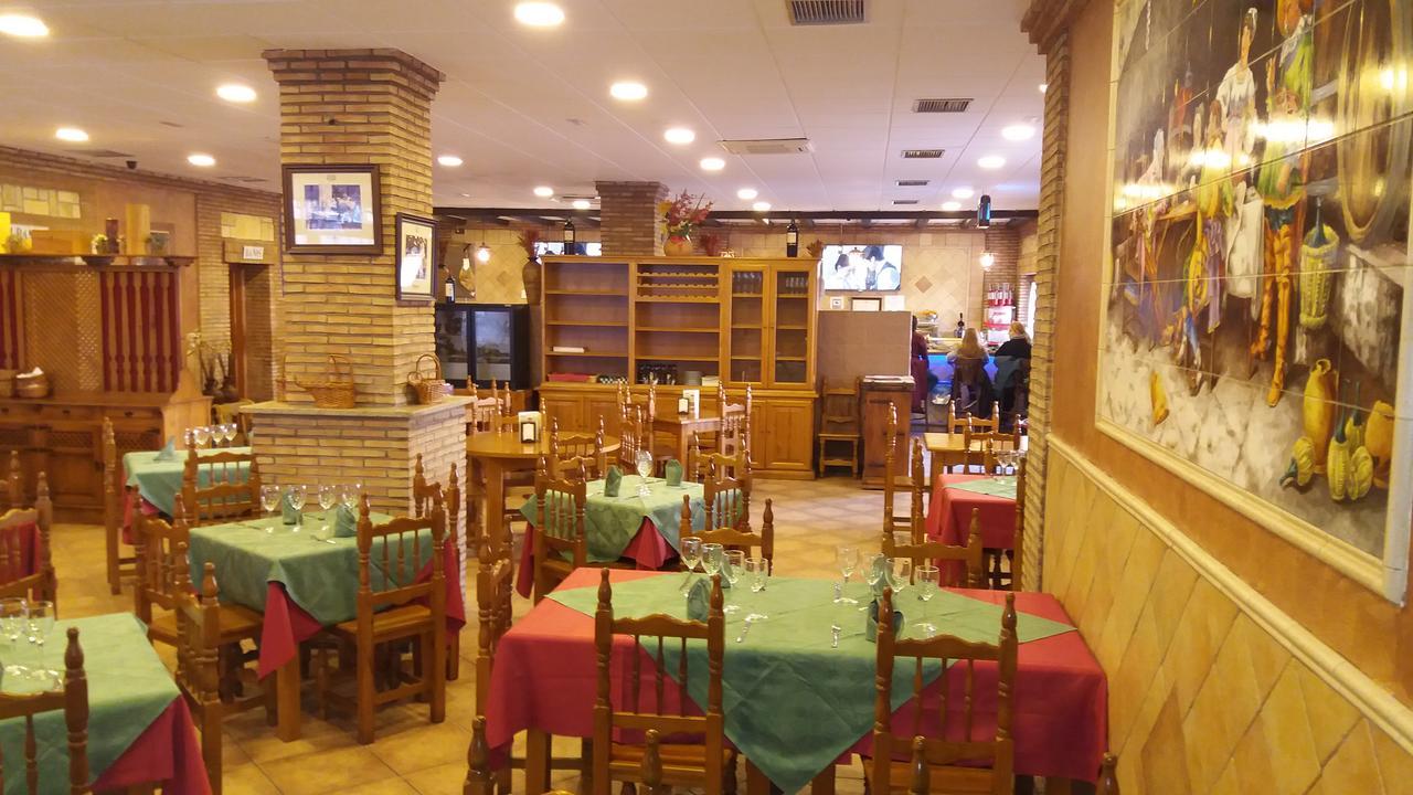 Hostal Sesena Exterior photo