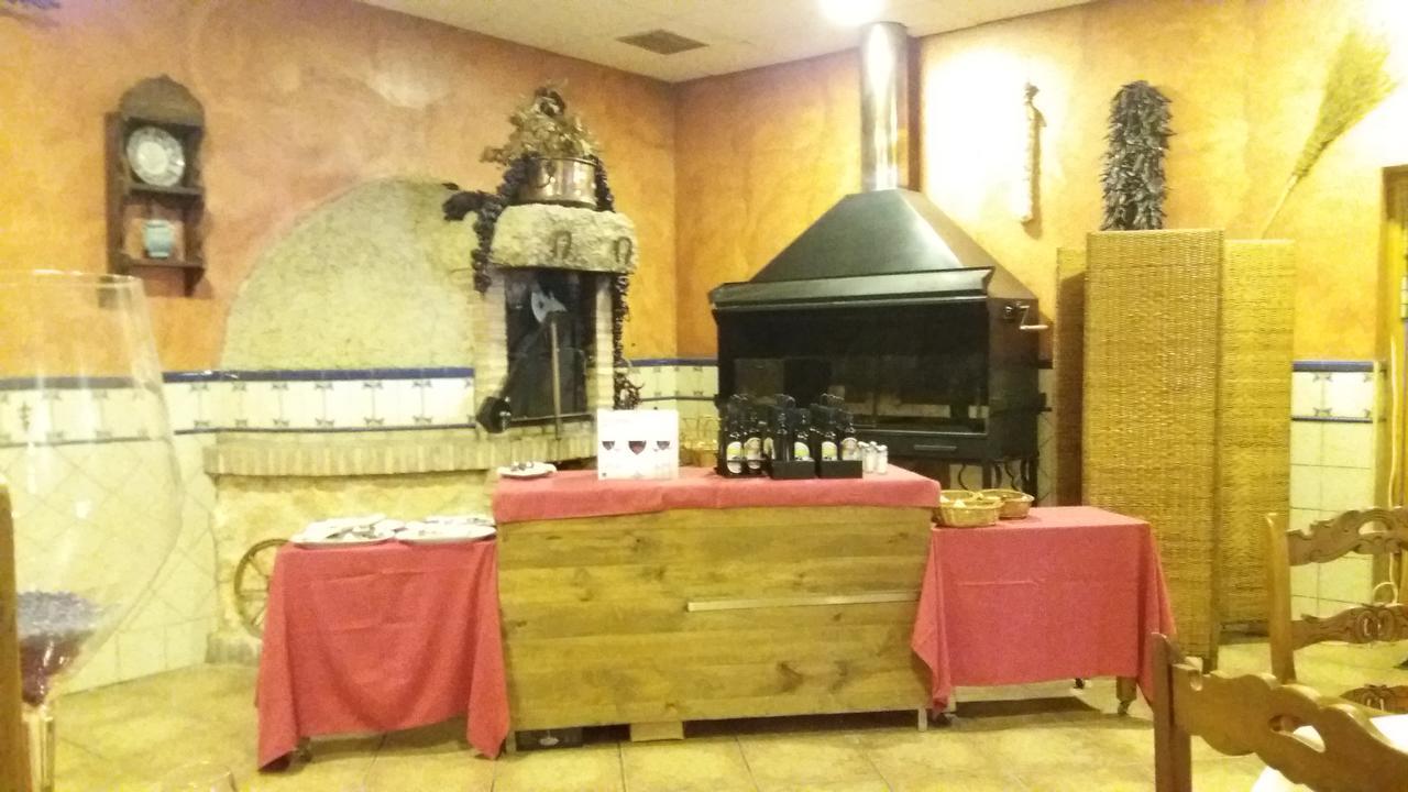 Hostal Sesena Exterior photo