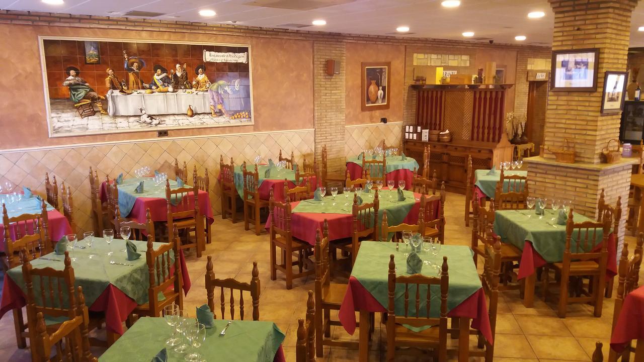 Hostal Sesena Exterior photo