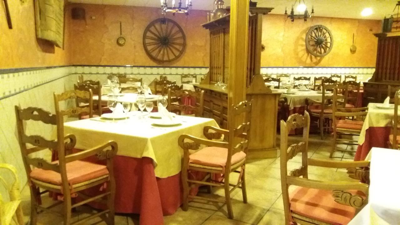Hostal Sesena Exterior photo